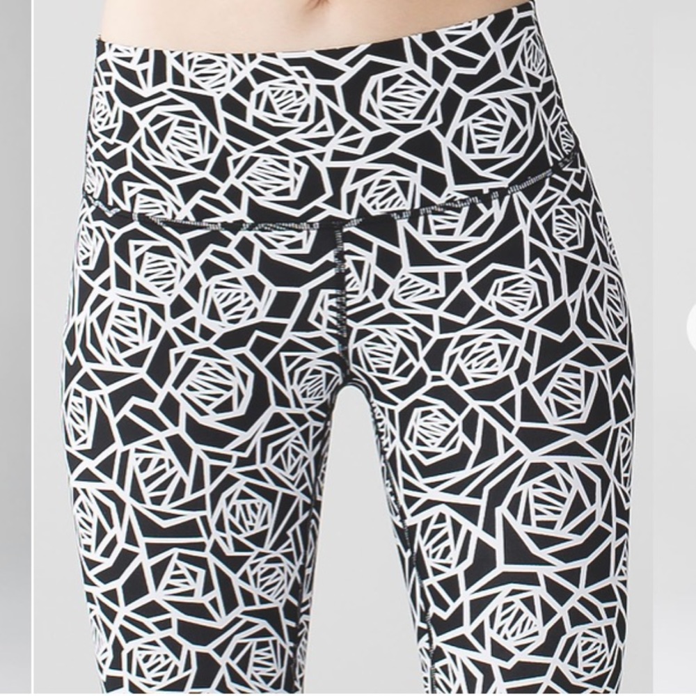 Lululemon High Times 7/8 Tight - Picture 4 of 5